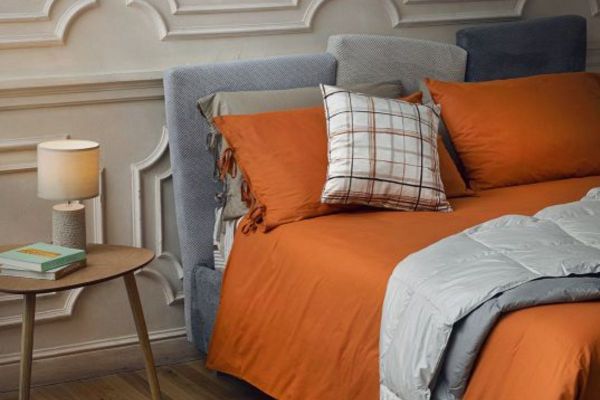  Collezione Calda Atmosfera Notte: trapunte, cuscini, lampade ed accessori